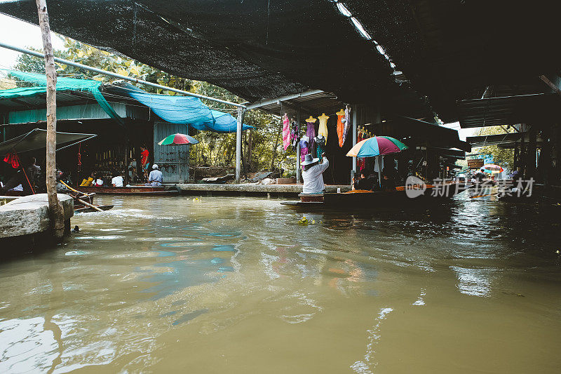 探索泰国Damnoen Saduak水上市场